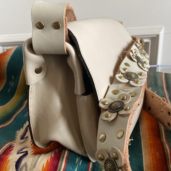 Patricia Nash Amerina Guitar Strap Crossbody in Latte NEW - Picture 8 of 10